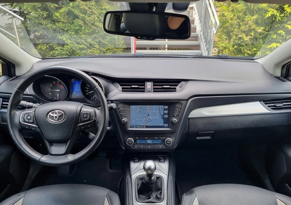 Toyota Avensis cena 63900 przebieg: 133000, rok produkcji 2017 z Kobyłka małe 277